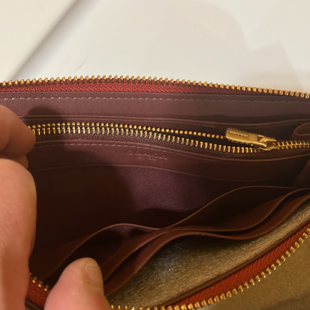Coach BP Smth slim Accordian Zip around Red Apple leather wallet - Picture 9 of 9